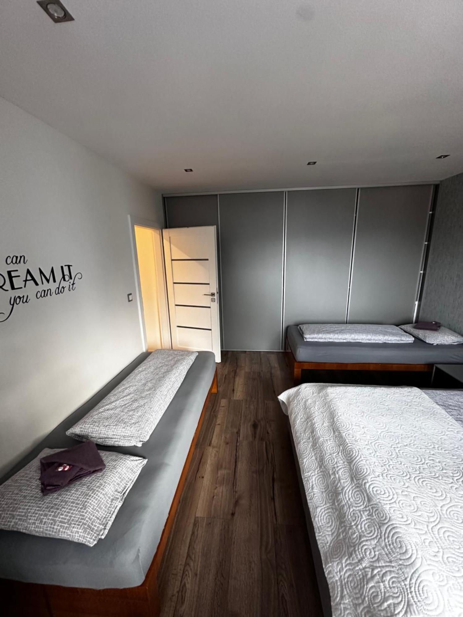 We Apartment - Close To The Center & City View, Self Check-In 24H Besztercebánya Kültér fotó