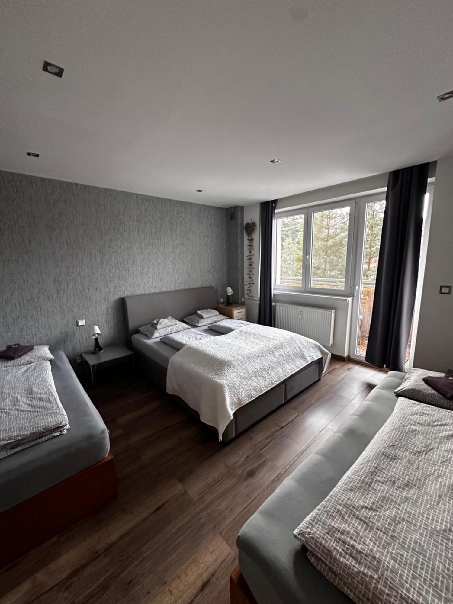 We Apartment - Close To The Center & City View, Self Check-In 24H Besztercebánya Kültér fotó